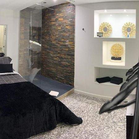 Modern Room With Indoor Shower Near The River - Quarto Moderno Com Duche Interior Proximo Da Ribeira 加亚新城 外观 照片