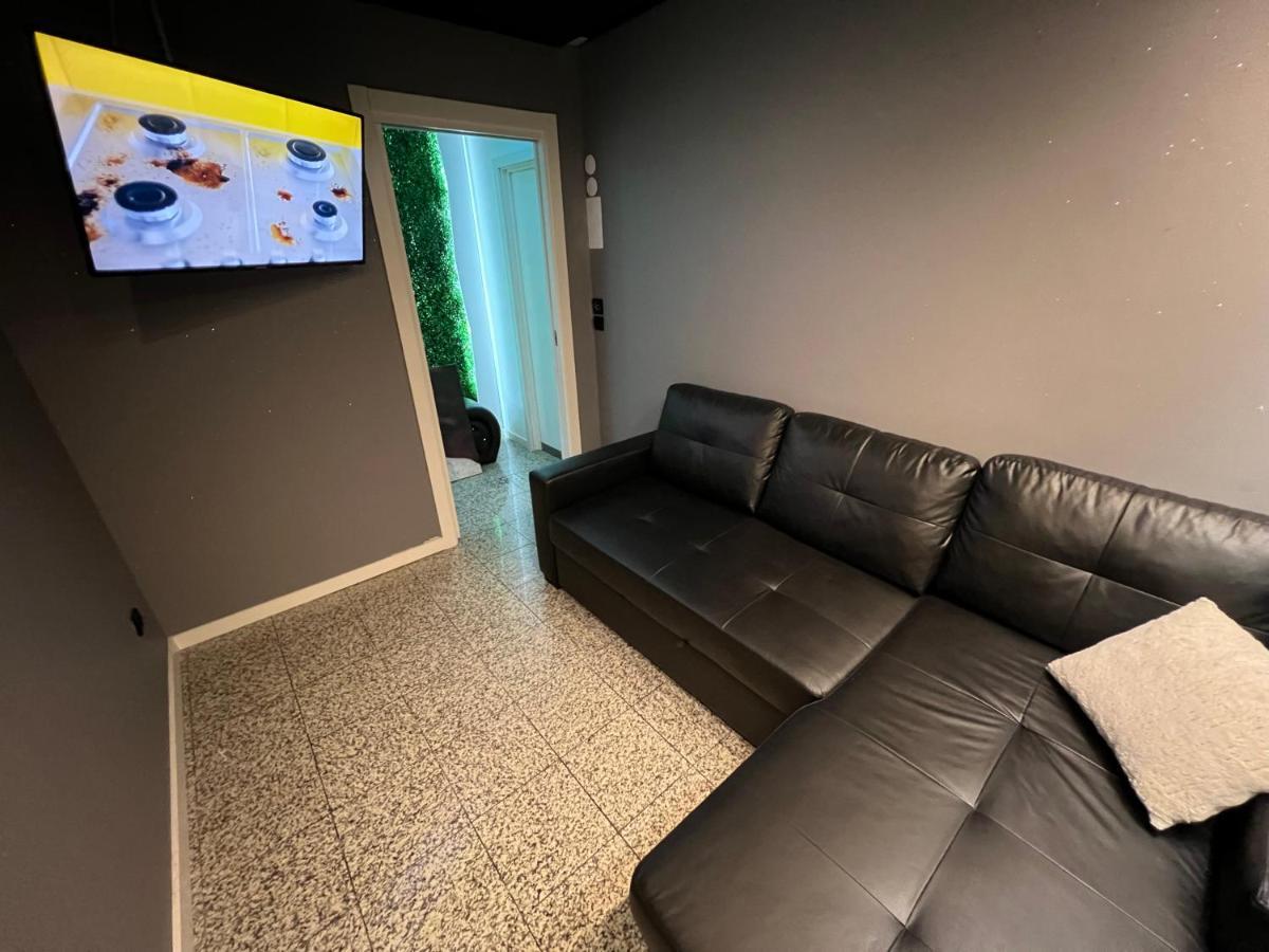 Modern Room With Indoor Shower Near The River - Quarto Moderno Com Duche Interior Proximo Da Ribeira 加亚新城 外观 照片