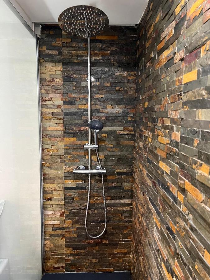 Modern Room With Indoor Shower Near The River - Quarto Moderno Com Duche Interior Proximo Da Ribeira 加亚新城 外观 照片